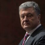 Не смог купить даже кофе: Порошенко заявил о блокировке карт